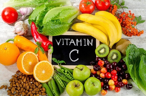 Đi ngoài ra máu đen nên ăn nhiều thực phẩm giàu vitamin c